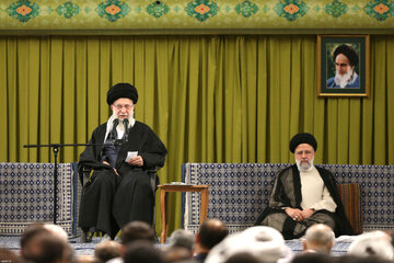 تصاویری از چهره های سیاسی در دیدار با رهبر انقلاب / از علی لاریجانی، محسن هاشمی تا حدادعادل و واعظی