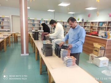۱۰۰۰ جلد کتاب و محصولات فرهنگی در سمنان توزیع شد