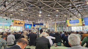 کیهان: عکس های خلوت بودن نماز جمعه کاظم صدیقی، مربوط به ساعاتی قبل از نماز است!