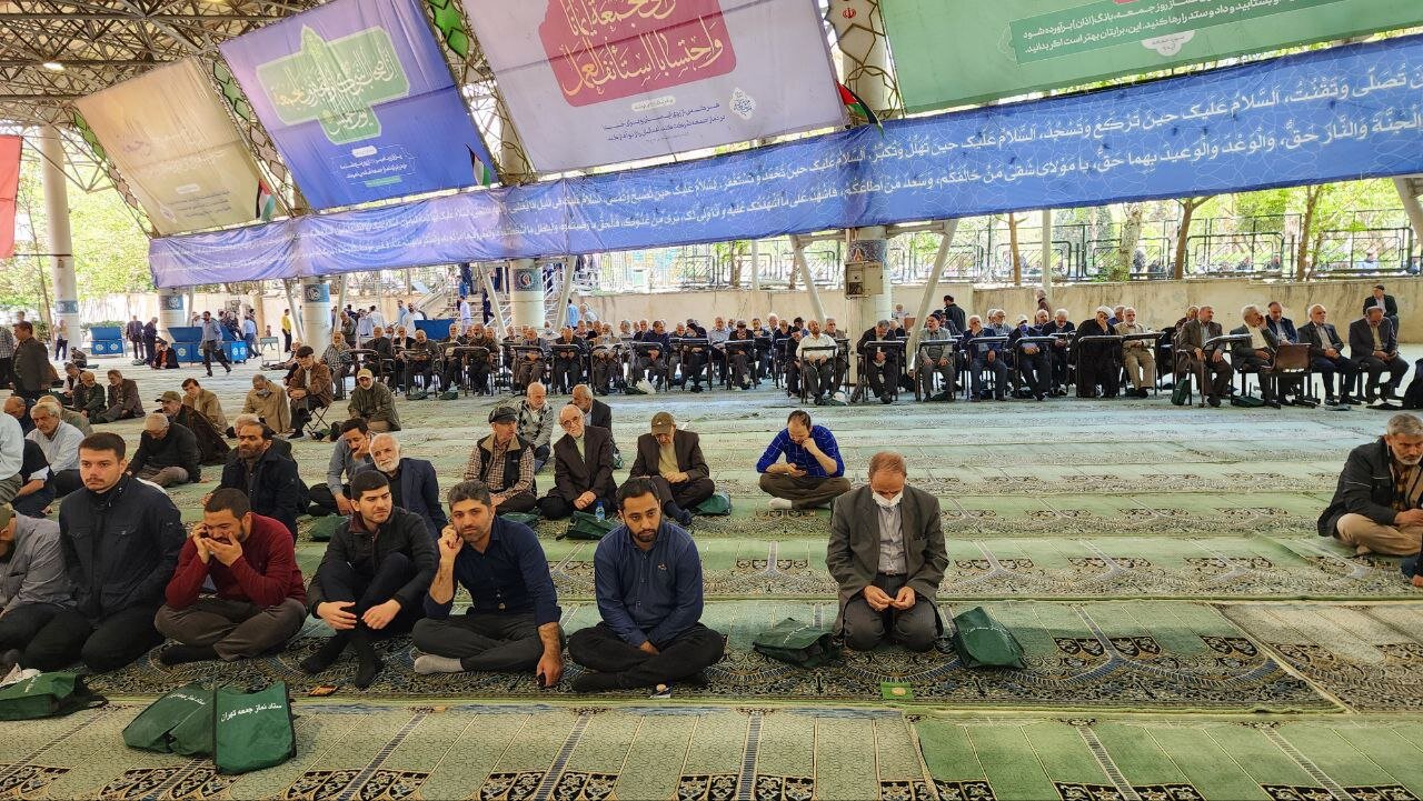 عکس هایی از میزان حضور مردم پای خطبه های نماز جمعه کاظم صدیقی