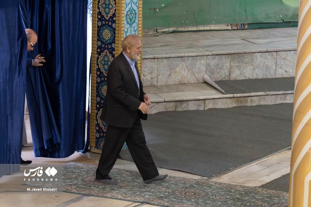 کدام مقامات دولت رئیسی و احمدی نژاد پشت سر کاظم صدیقی نماز خواندند؟ + عکس 4