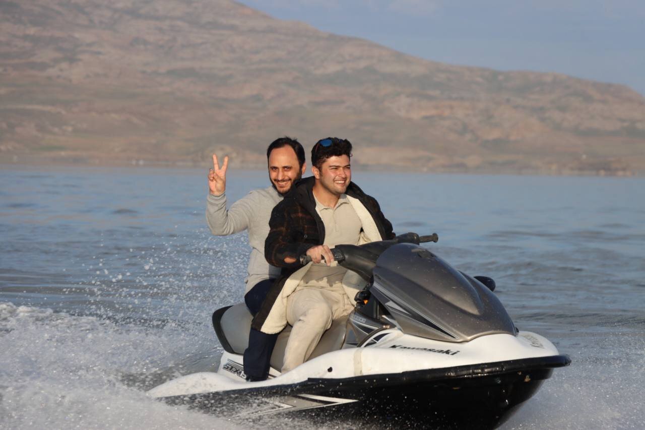 سخنگوی دولت و جتاسکی بازی / عکس