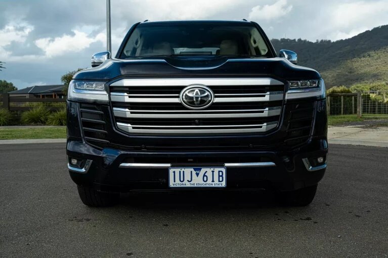 تویوتا لندکروز؛ قیمت نجومی، ایرادهای باورنکردنی / عکس 3 ایرادهای عجیب تویوتا لندکروزر ۳۰۰ مدل ۲۰۲۴ / عکس