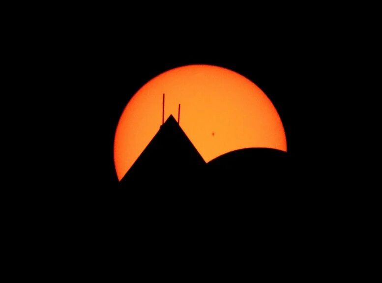 ۹ سال دیگر آسمان تخت جمشید این‌شکلی خواهد شد/ گزارش تصویری