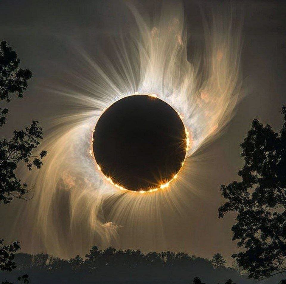 عکس | عجیبترین تصویر از خورشیدگرفتگی امسال؛ یک قاب خیرهکننده