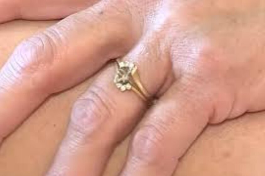 ماجرای عجیب گم شدن حلقه ازدواج / «اگر انگشتر الماس در کیک‌تان پیدا کردید، برگردانید!» 2