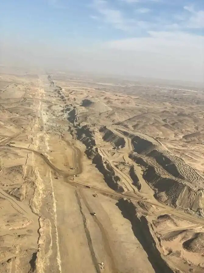 پروژه آسمان خراش ۲۶۰ کیلومتری عربستان سعودی در حال سقوط