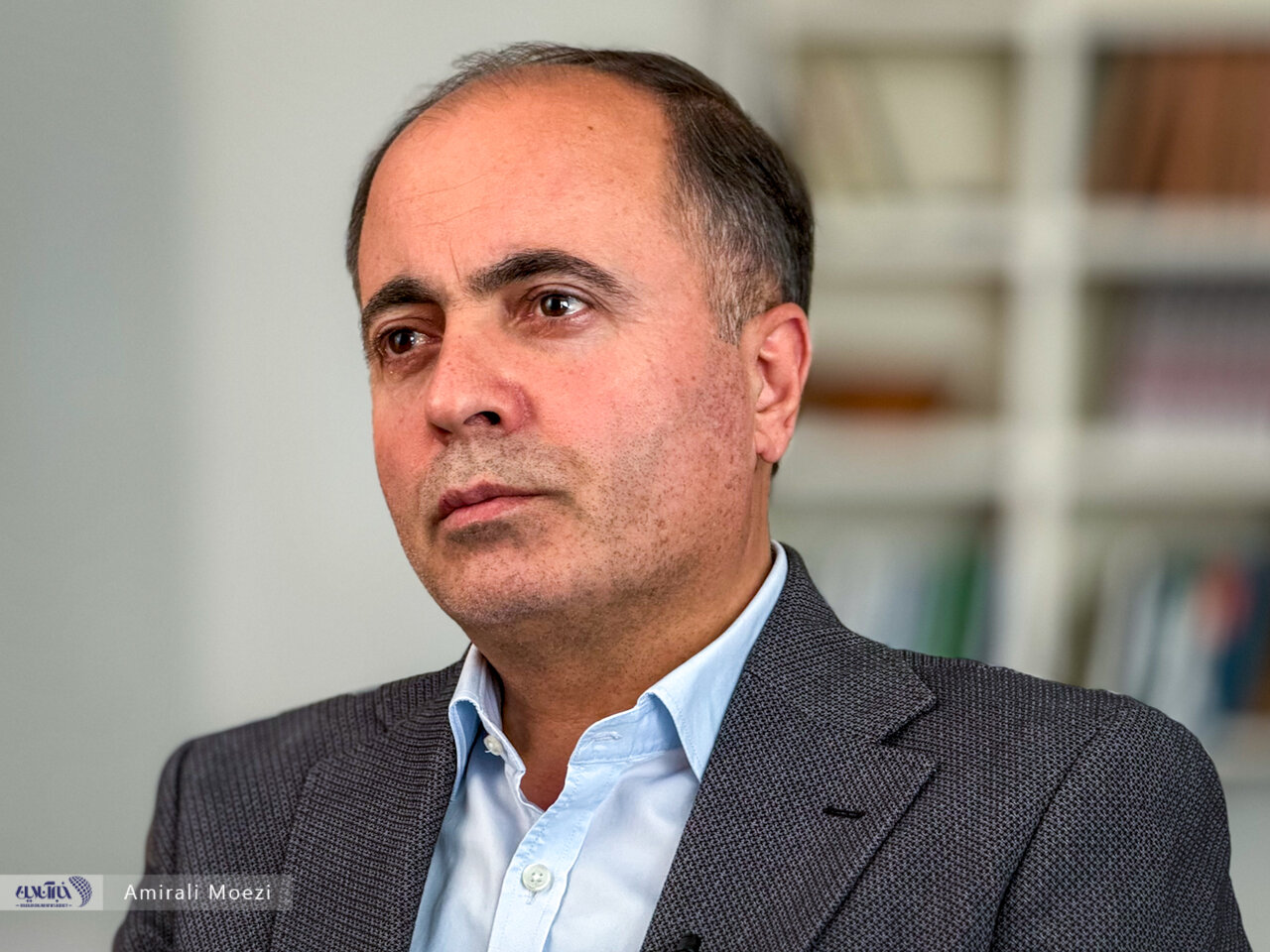 نوری قزلجه: ریاست قالیباف از بیرون مجلس حمایت میشود /طرحهای «صیانت» و «شفافیت» سفارش شده بودند /نگران رادیکالهای مجلس آینده نیستم