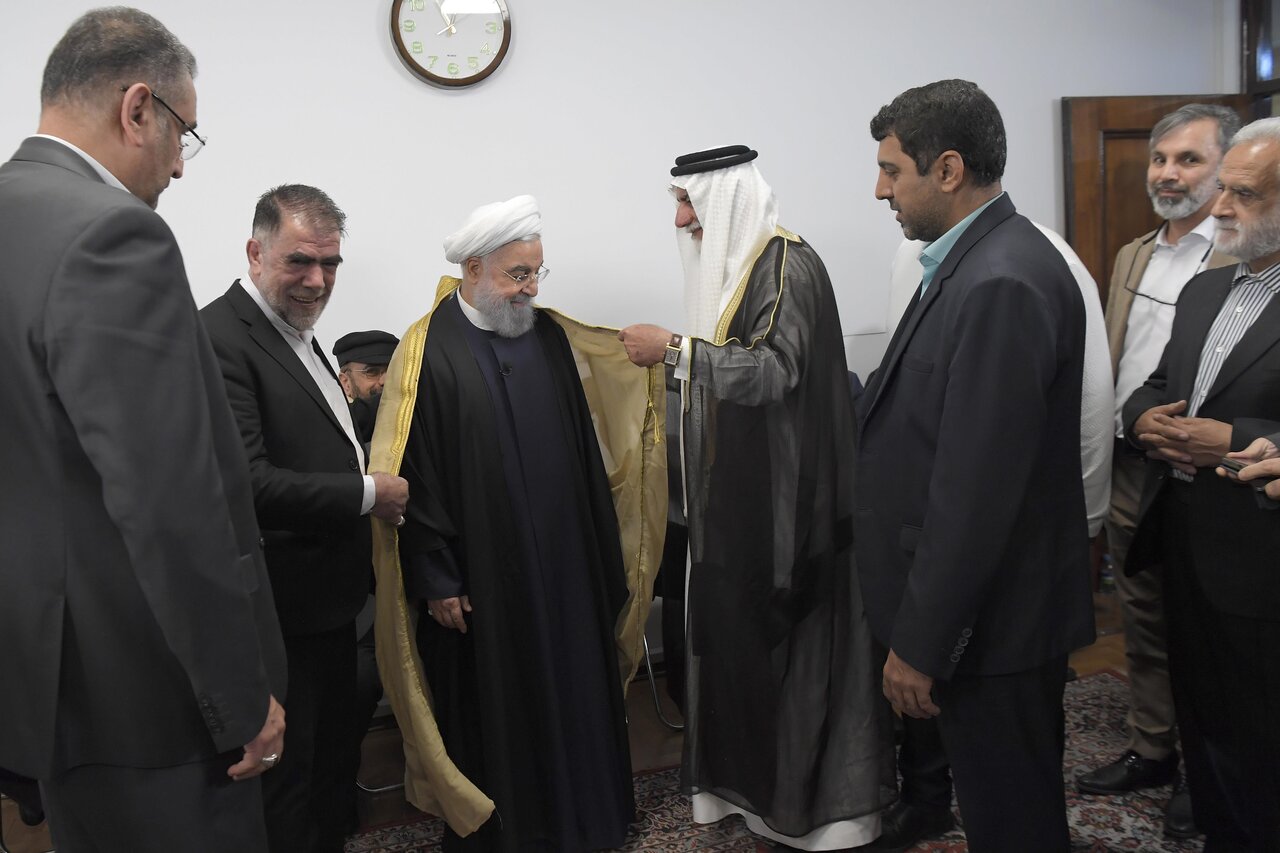 حسن روحانی عبای عربی پوشید / هدیه ویژه در دیداری عیدانه + عکس 2