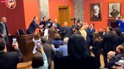 ببینید | کتک‌کاری در پارلمان گرجستان بر سر قانون حضور عوامل خارجی