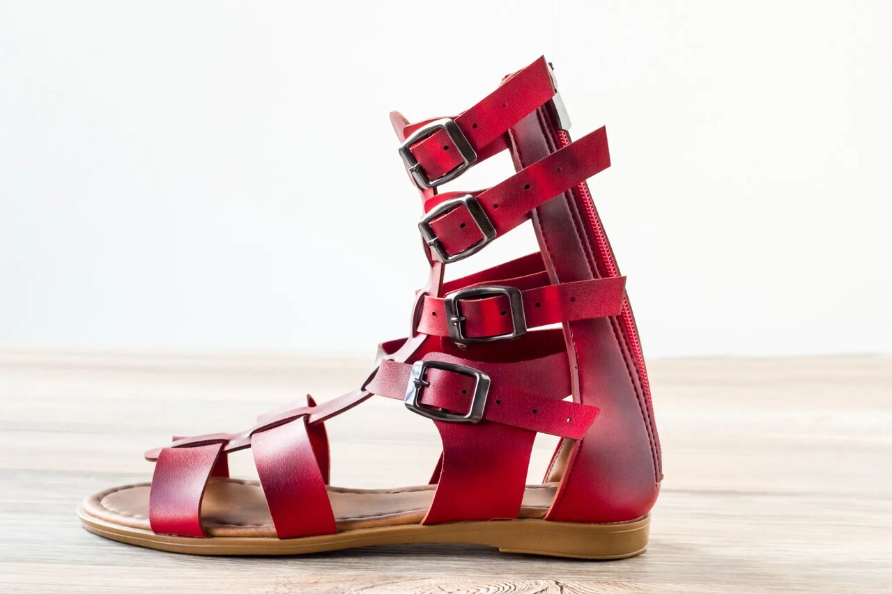 راهنمای جامع خرید صندل زنانه چرم