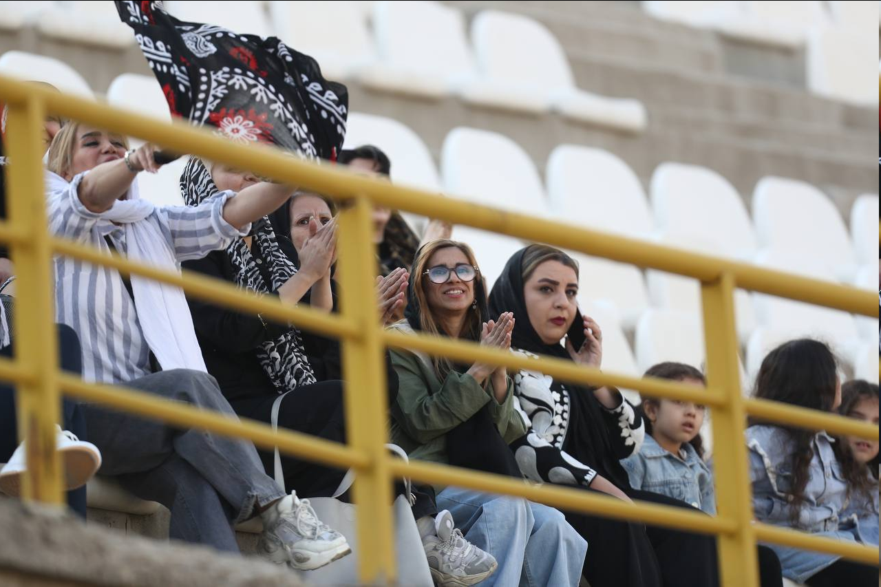 درگیری با نیروی انتظامی، شکستن شیشه و دلخوری بانوان / کمیته انضباطی شبانه حکم داد! 2