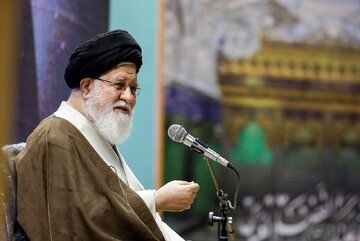 توصیفات علم الهدی درباره دامادش ابراهیم رئیسی از تریبون نماز جمعه / در این داغ جانکاه نه تنها صبر می کنیم بلکه بالاتر از آن شکر می کنیم
