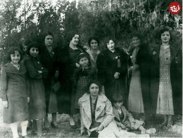 تهران قدیم| گشت و گذار دختران جوان در تهران ۱۰۰ سال قبل / عکس