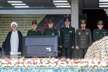 اتفاق عجیب در رژه روز ارتش مشهد / فراجا عذرخواهی کرد