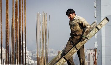 فرمول تعیین حقوق کارگران تغییر میکند؟ / بابایی: میخواهند توپ دستمزد را به زمین قوای دیگری بیندازند و مجلس را با جامعه کارگری درگیر کنند