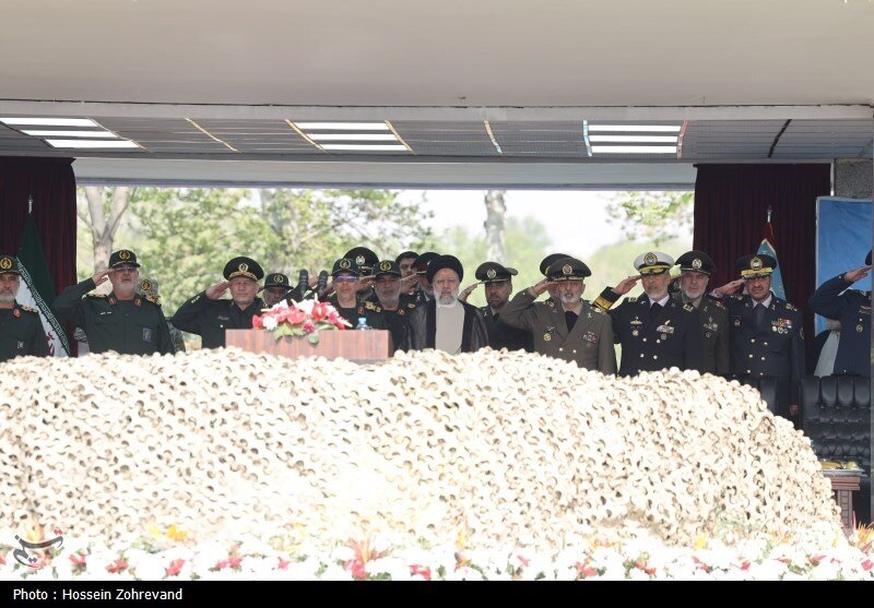 تصاویری از سلام نظامی فرماندهان بلندپایه ارتش ایران در مراسم رژه