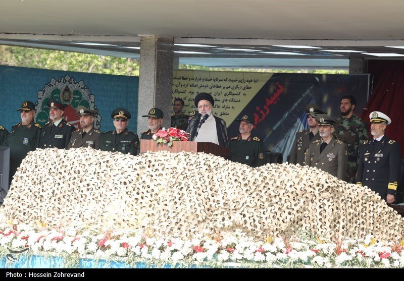 تصاویری از سلام نظامی فرماندهان بلندپایه ارتش ایران در مراسم رژه