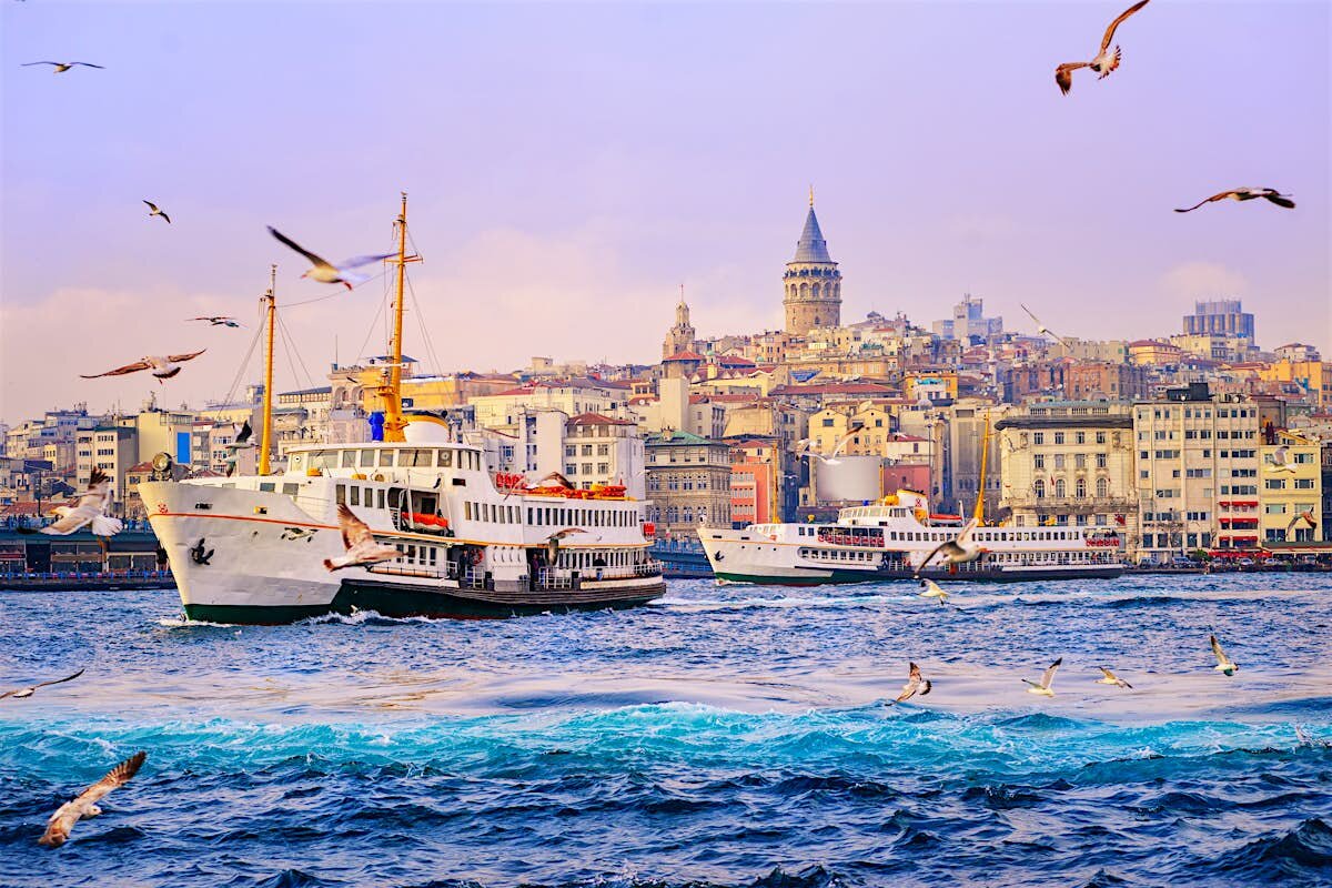 چرا پس از عید فطر تا تیر 1403، زمان مناسبی برای رزرو تور استانبول است؟