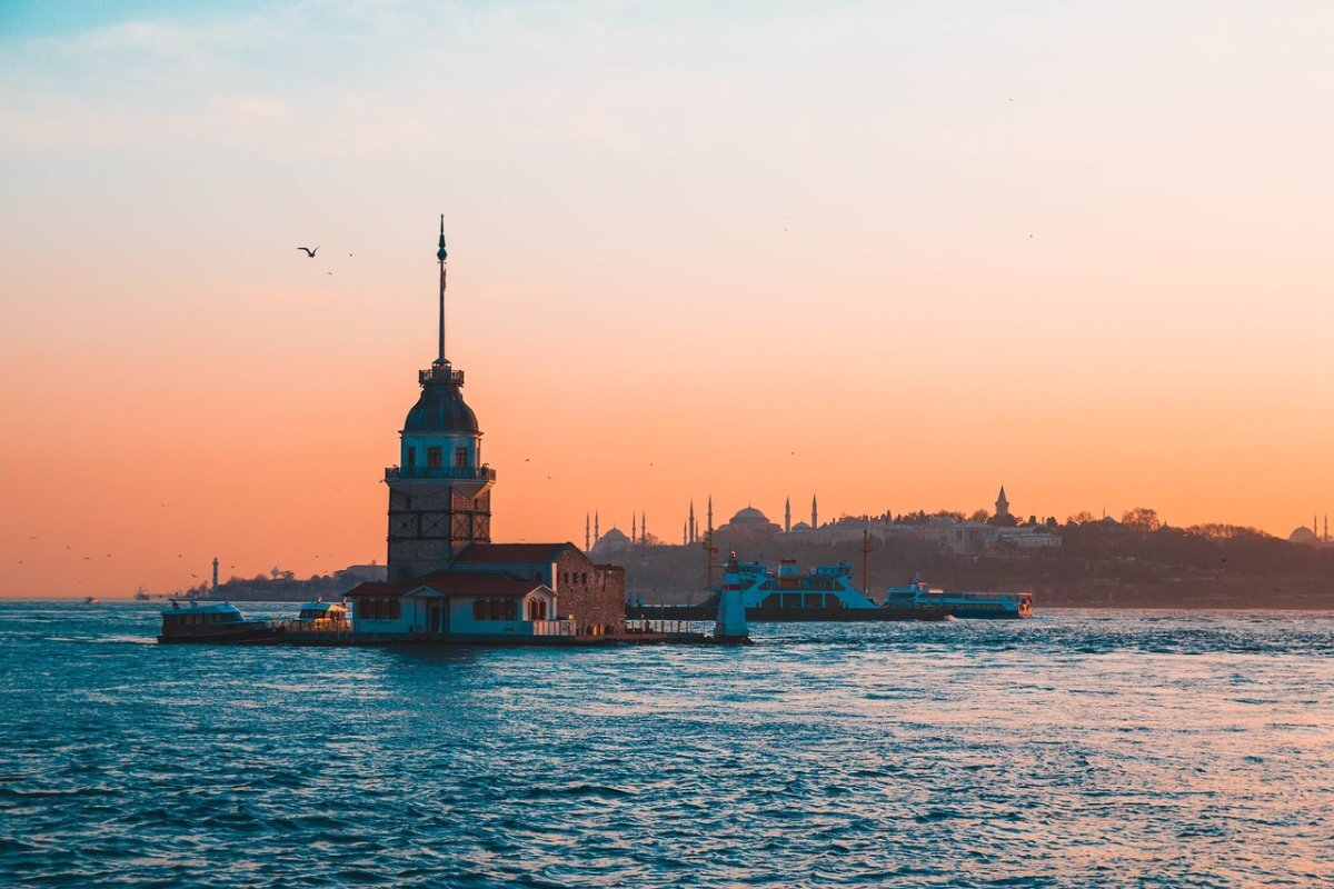 چرا پس از عید فطر تا تیر 1403، زمان مناسبی برای رزرو تور استانبول است؟