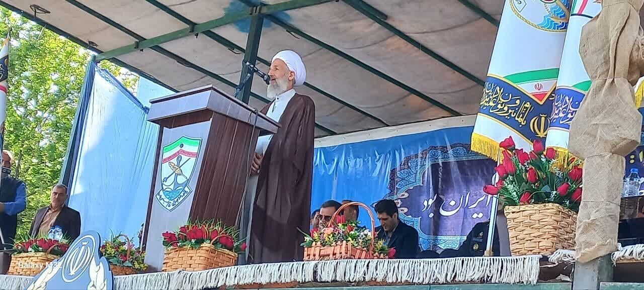 امام جمعه تبریز: این غلط ها به آمریکا نیامده درباره غنی سازی ایران نظر بدهد/ امام جمعه ساری: حیوانات خانگی به جای فرزند آوری هجمه فرهنگی دشمن است