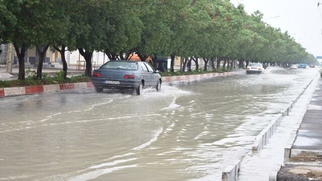 - بارش باران در جاده‌های ۹ استان