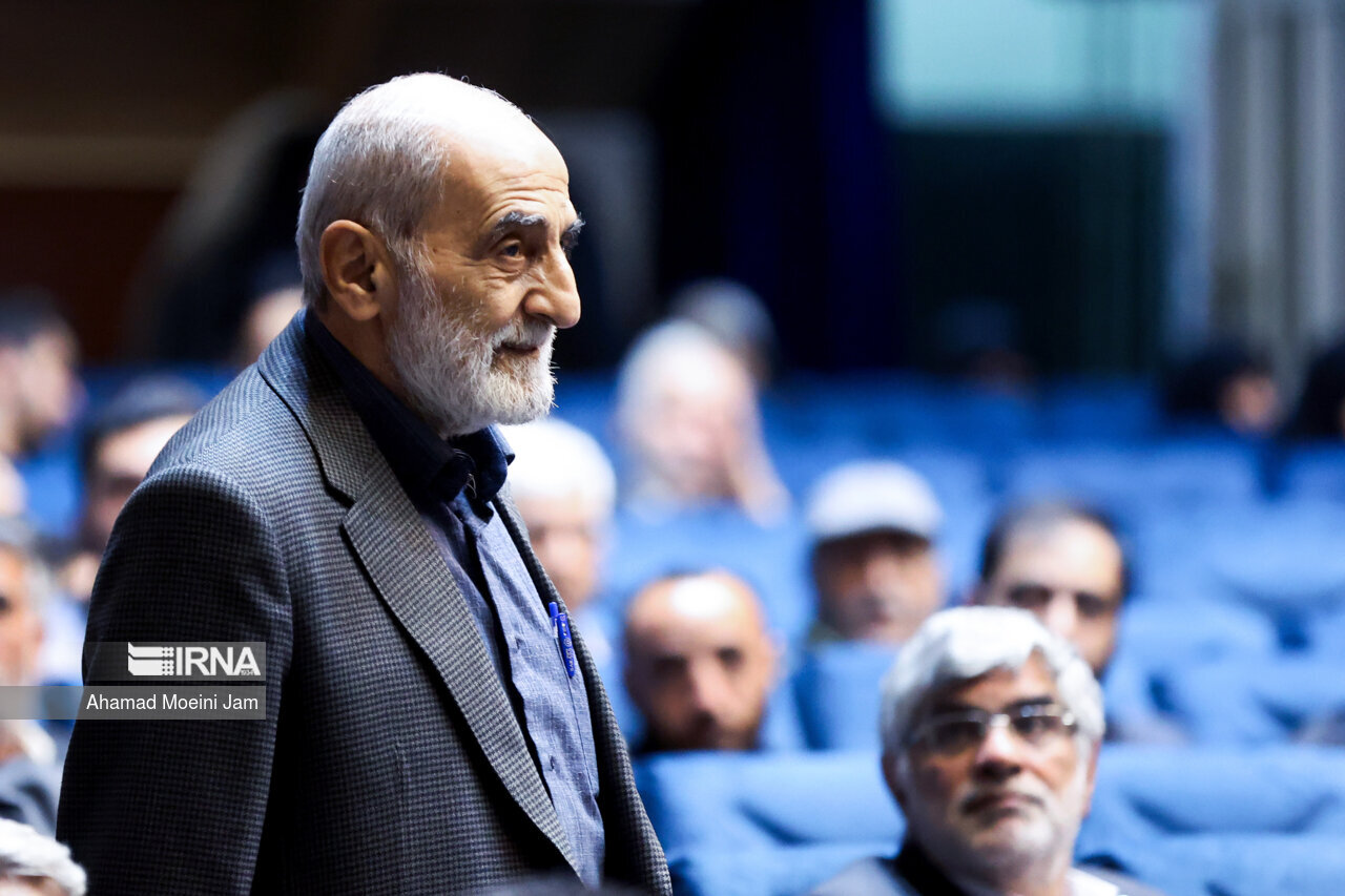 عکسی از مهدی هاشمی و منتقد سرسخت پدرش در یک مراسم / وزیر احمدی نژاد هم آمد 3
