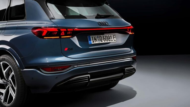 چراغهای این خودرو با شما سخن میگوید!