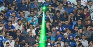 عکس | لیزرانداز کوچک بازی استقلال-شمس آذر!