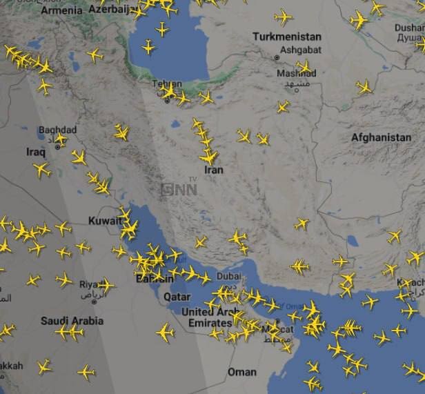 عکسی از تغییر مسیر پروازها از آسمان ایران همزمان با شنیده شدن صدای انفجار