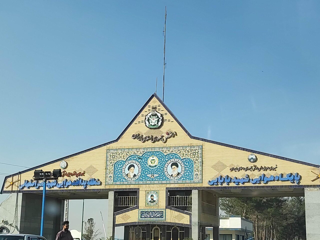 تسنیم: فرودگاه شکاری اصفهان در امنیت کامل است /مردم اصفهان در صف خرید حلیم هستند یا ورزش صبحگاهی می کنند /وضعیت غیرعادی نیست