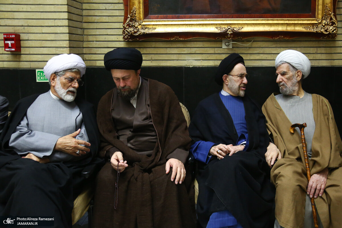 تصاویری از صحبت های درگوشی خاتمی و سیدحسن خمینی در یک مراسم /اسحاق جهانگیری هم بود