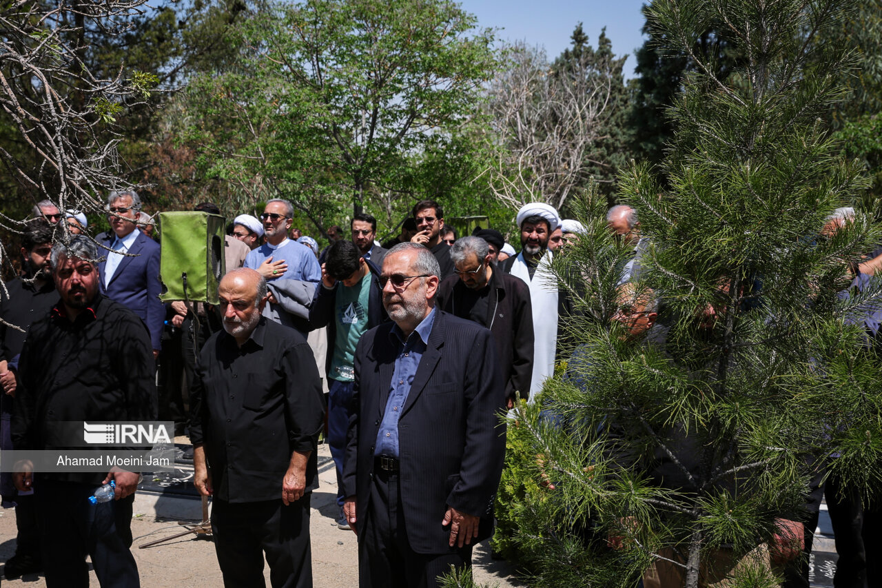 غیبت احمدی نژاد در مراسم تشییع پیکر معاونش /دولتمردان سابق آمدند +عکس 3 غیبت احمدی نژاد در مراسم تشییع پیکر معاونش /دولتمردان سابق آمدند +عکس