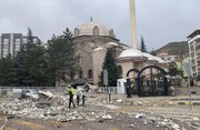 ببینید | لحظه هولناک فرو ریختن مناره یک مسجد در اثر طوفان شدید