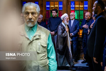 عکسی از همنشینی کاظم صدیقی و حدادعادل در مراسم ختم معاون اول احمدی نژاد