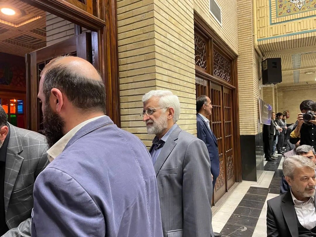 تصاویری از سعید جلیلی، محسن رضایی و وزیر رئیسی در مراسم ترحیم معاون اول احمدی نژاد /لاریجانی هم آمد