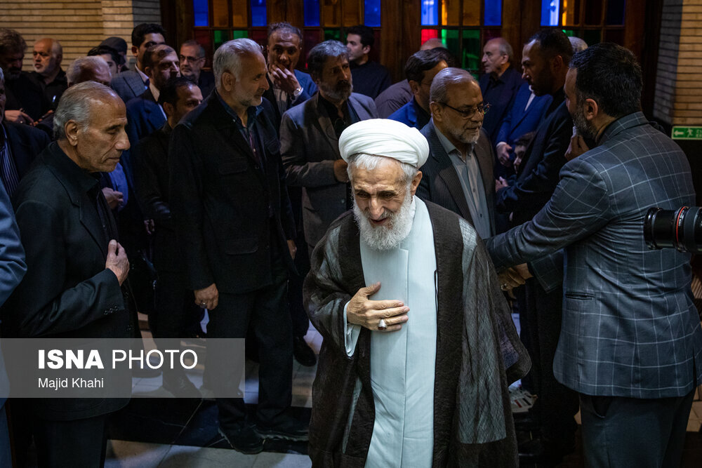 عکسی از همنشینی کاظم صدیقی و حدادعادل در مراسم ختم معاون اول احمدی نژاد 2