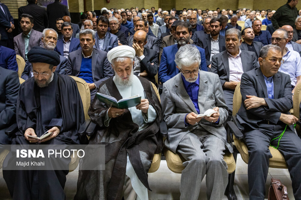 عکسی از همنشینی کاظم صدیقی و حدادعادل در مراسم ختم معاون اول احمدی نژاد 3