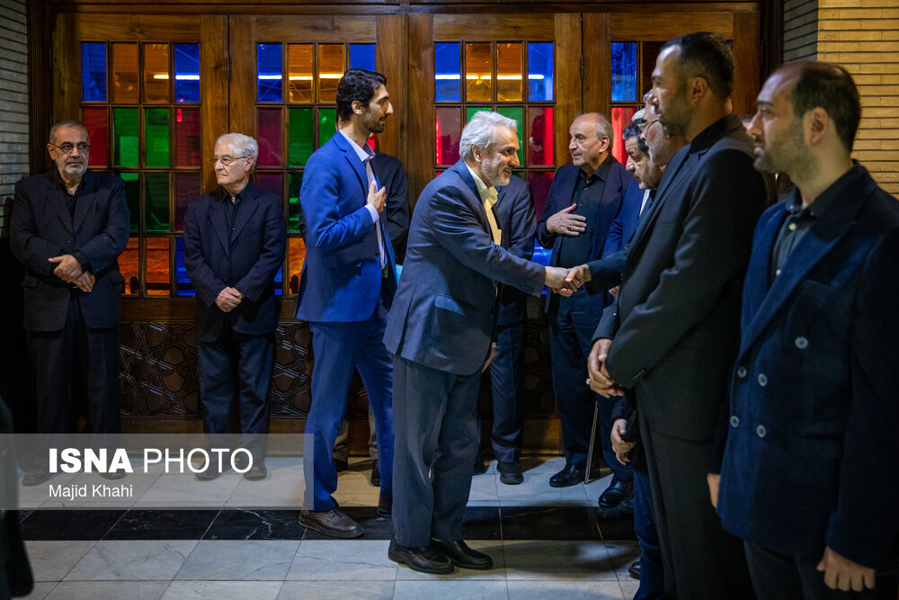 احمدی نژاد نیامد، محصولی و حسین شریعتمداری آمدند /حسین دهقان همنشین علی لاریجانی شد /احمد توکلی هم بود+تصاویر