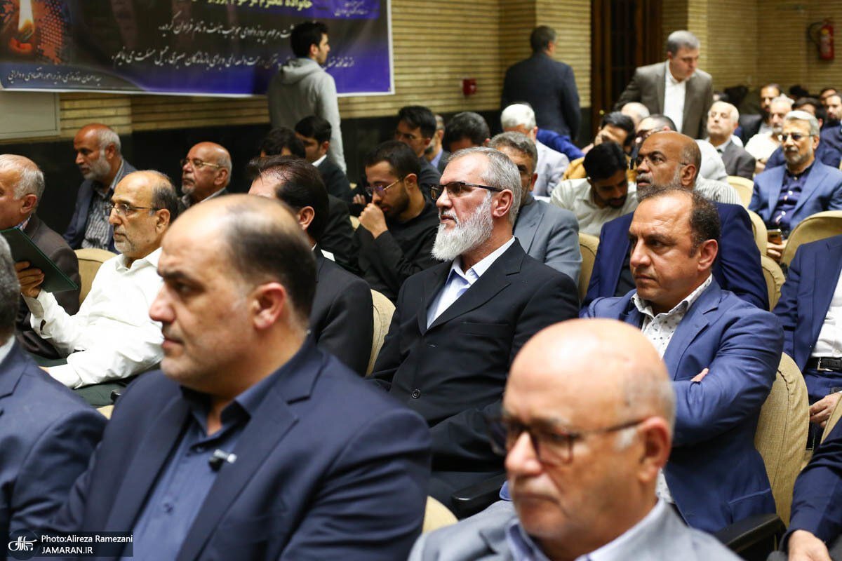 عکس | حضور رویانیان در مراسم ختم معاون اول محمود احمدی نژاد