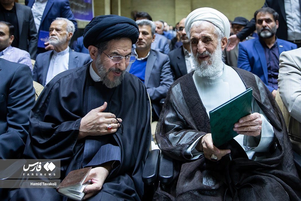 عکس | حضور محمد حسن ابوترابی فر و کاظم صدیقی در مراسم ختم معاون اول محمود احمدی نژاد