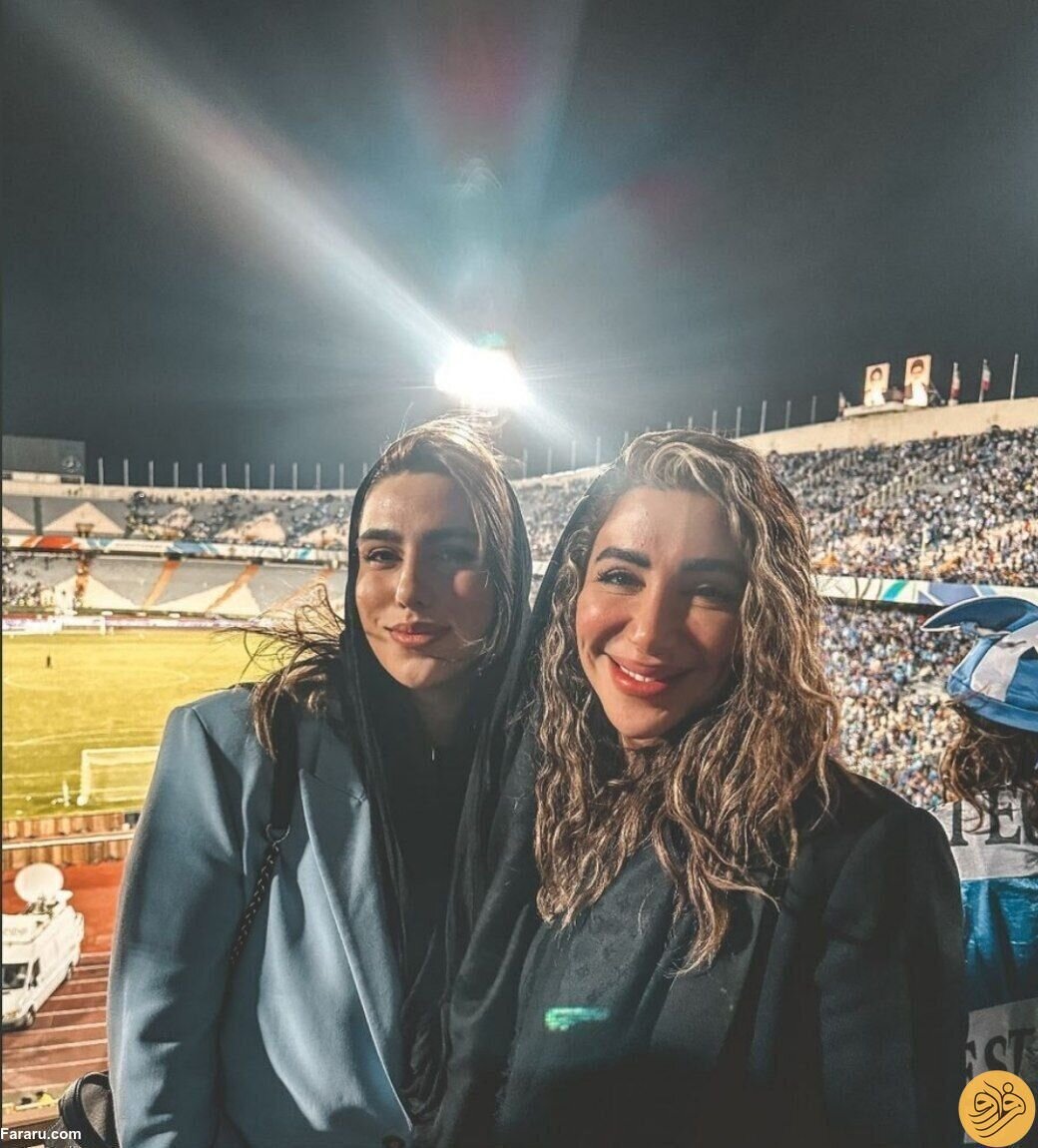 عکس | استایل همسر روزبه چشمی و مهرداد محمدی در ورزشگاه آزادی در حین برگزاری مسابقه استقلال