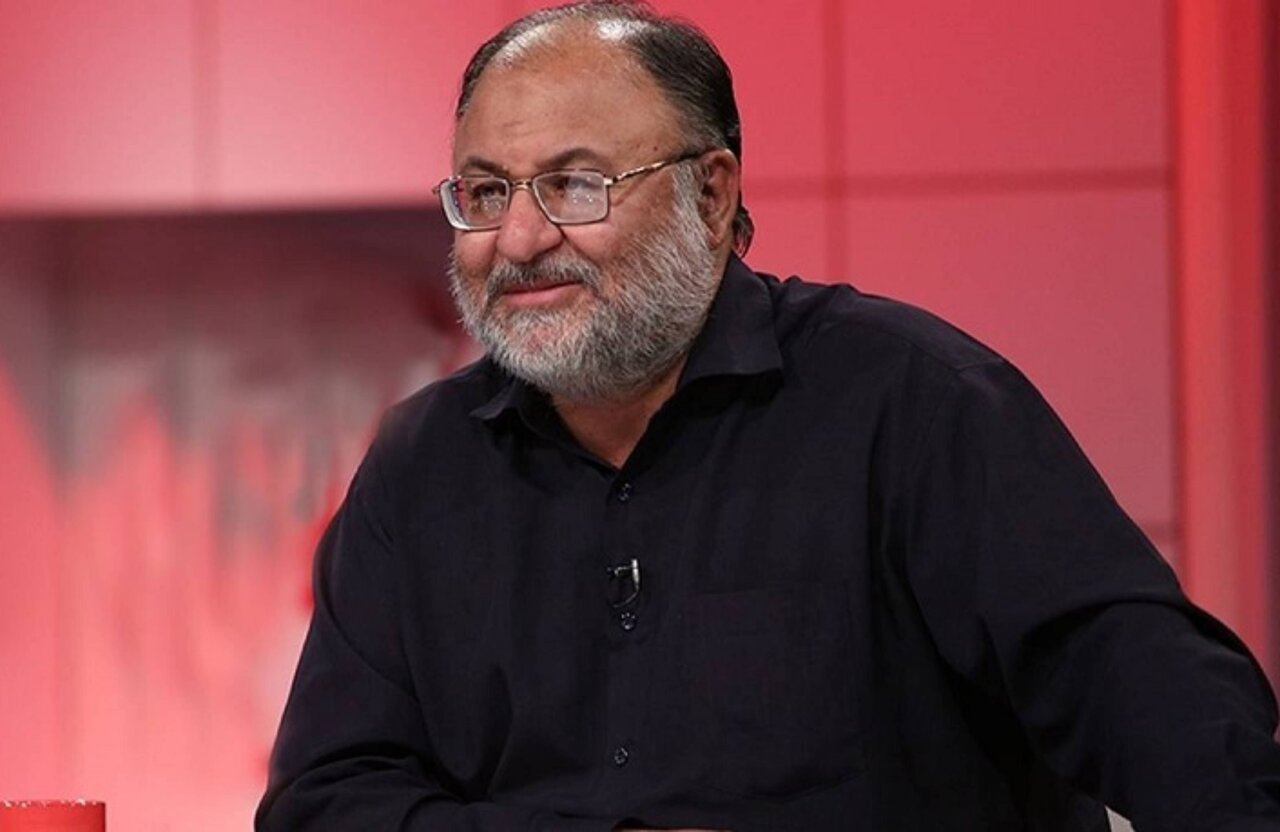 محمد صادق کوشکی در اظهاراتی تازه، مدعی شد که محمدجواد ظریف و تیم همراهش به خرید ۲۷۰ کیلو آجیل و پاستیل پرداخته و آنها را مصرف کردهاند. محمد صادق کوشکی در اظهاراتی تازه، مدعی شد که محمدجواد ظریف و تیم همراهش به خرید ۲۷۰ کیلو آجیل و پاستیل پرداخته و آنها را مصرف کردهاند.