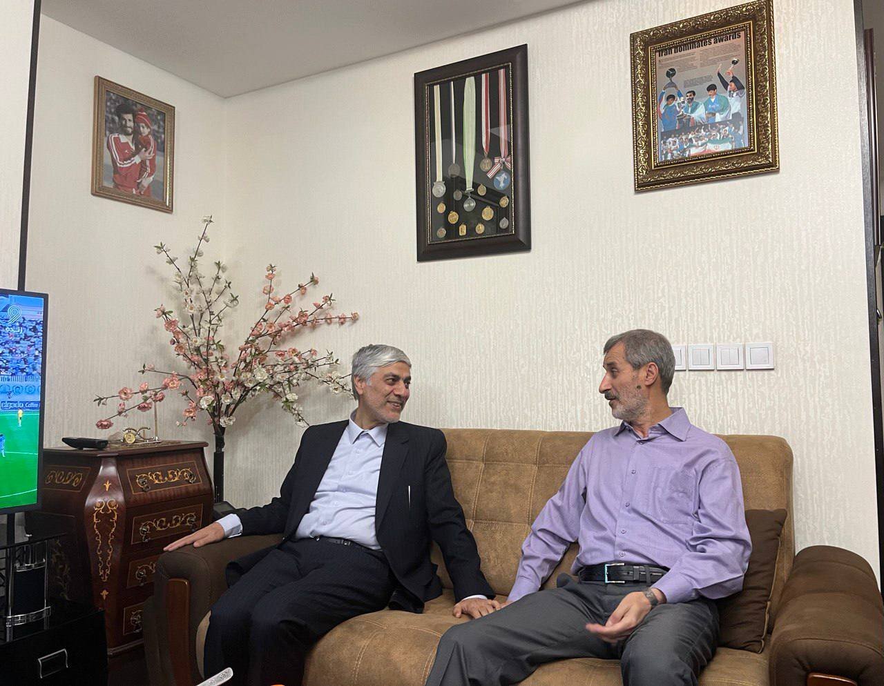 عکس | وزیر ورزش در منزل محمد مایلی‌کهن 2