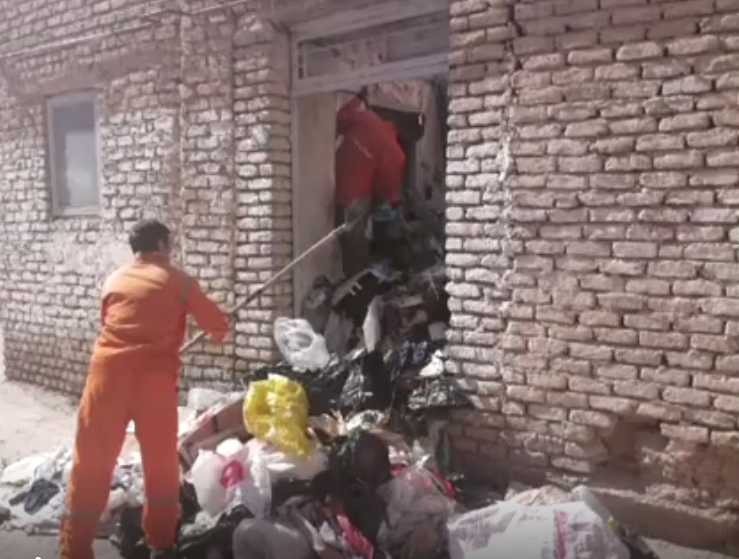 کشف ۸۰ خاور زباله از یک منزل مسکونی در این شهر/ عکس