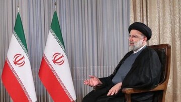 عکسی از ژست عجیب یک پسربچه سریلانکایی مقابل رئیسی عکسی از ژست عجیب یک پسربچه سریلانکایی مقابل رئیسی