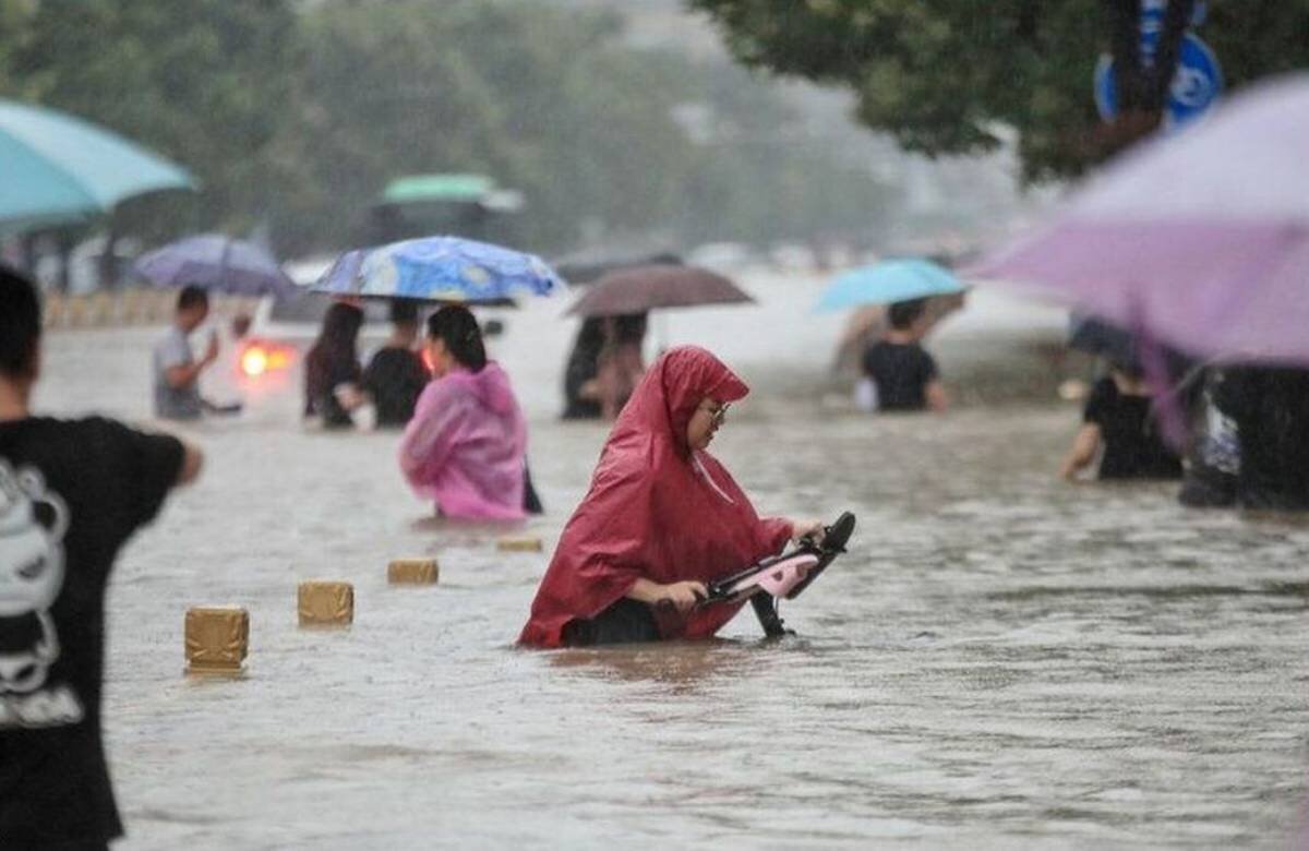در پی بارندگی‌های سیل آسا در جنوب چین ۱۱ نفر ناپدید شدند. جاری شدن سیل در...