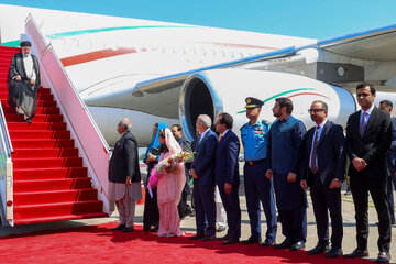 حاشیه های پررنگ تر از متن سفر رئیسی به پاکستان؛ از استقبال سرد در فرودگاه تا غیبت آجودان