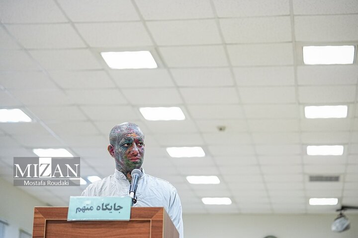 تصاویر | ژست‌های مورد توجه امیر تتلو در دومین جلسه رسیدگی به اتهاماتش در دادگاه 2