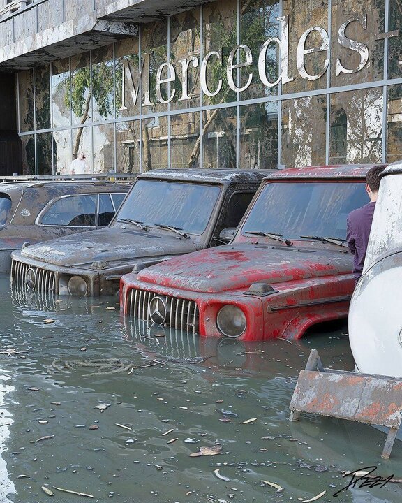 وضعیت ترسناک خودرو های لوکس در سیل دبی!